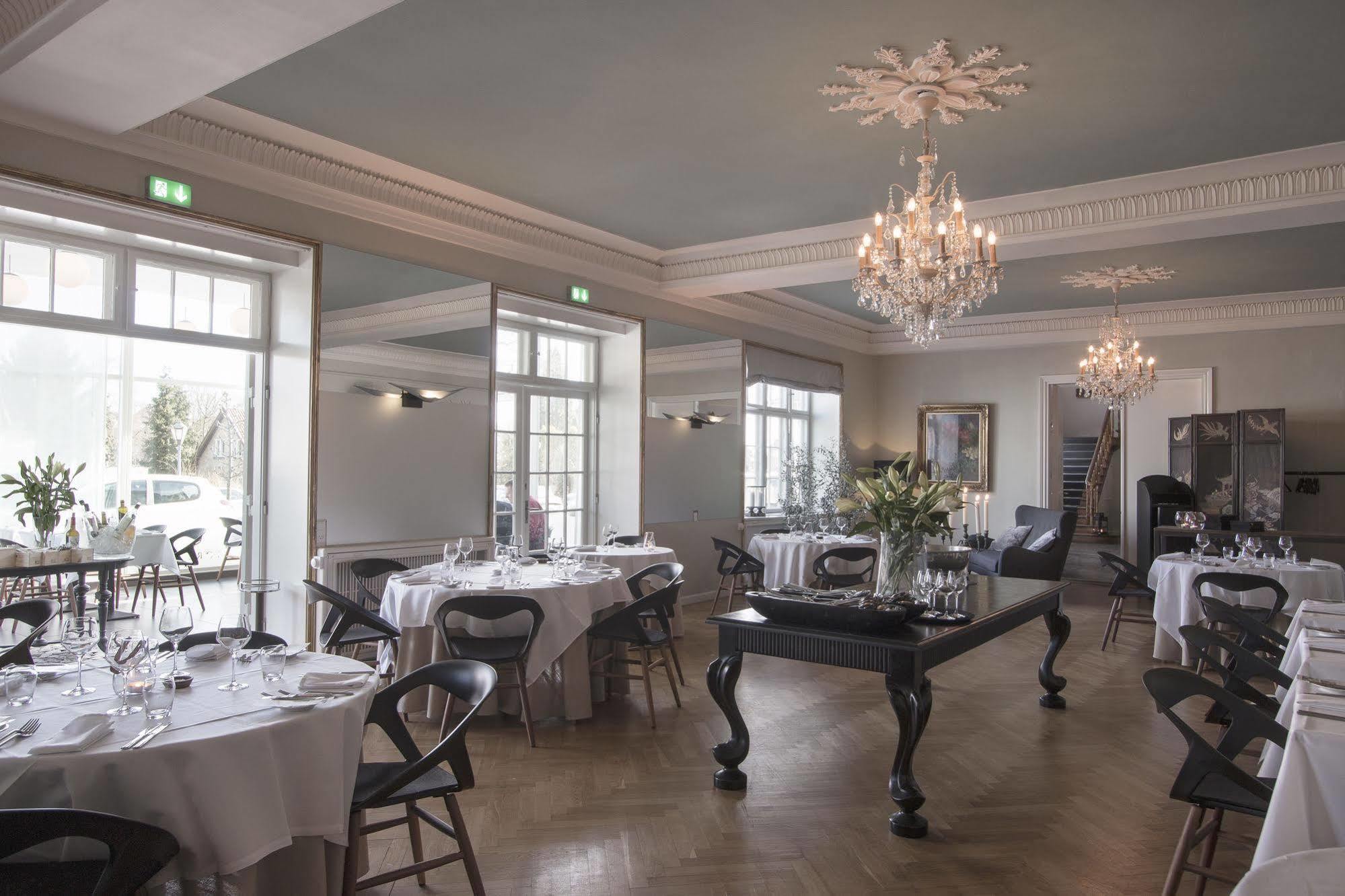 Hotel Fredensborg Store Kro Exterior photo