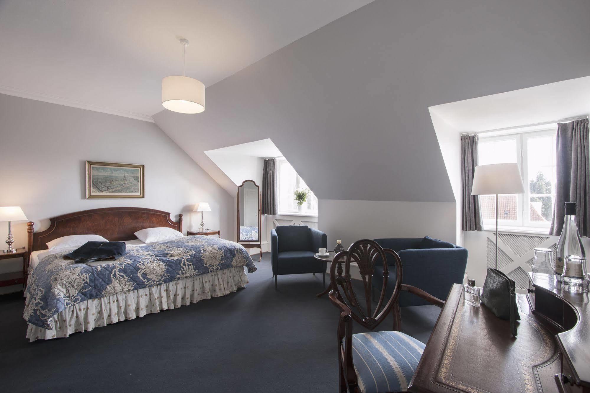 Hotel Fredensborg Store Kro Exterior photo