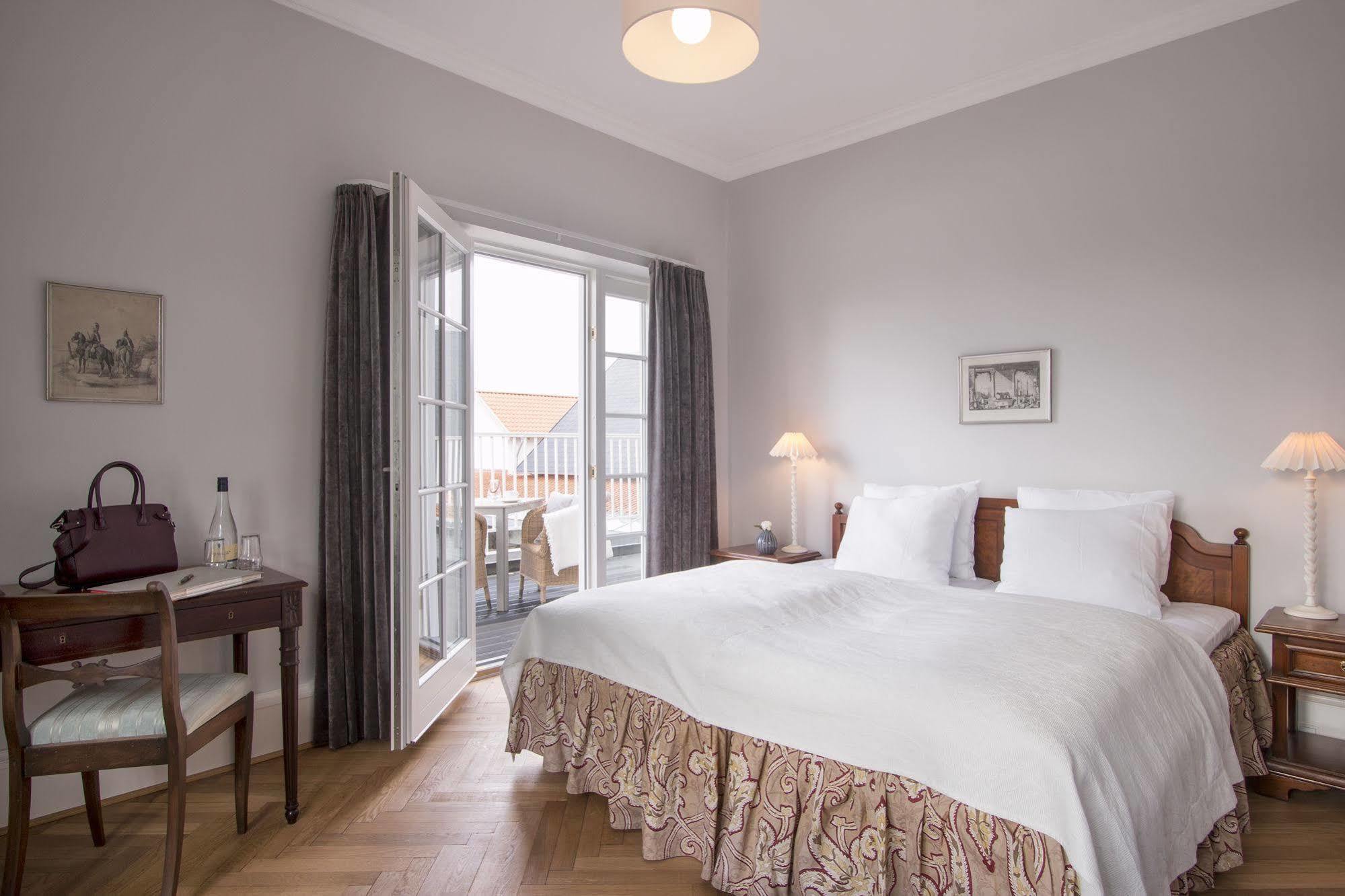 Hotel Fredensborg Store Kro Exterior photo