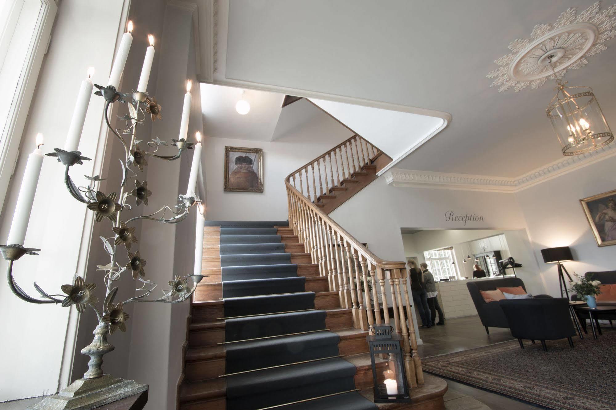 Hotel Fredensborg Store Kro Exterior photo