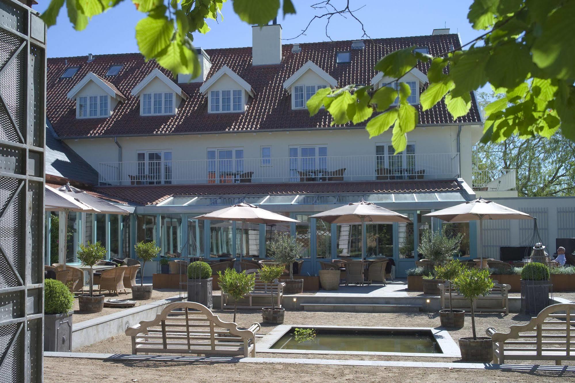 Hotel Fredensborg Store Kro Exterior photo