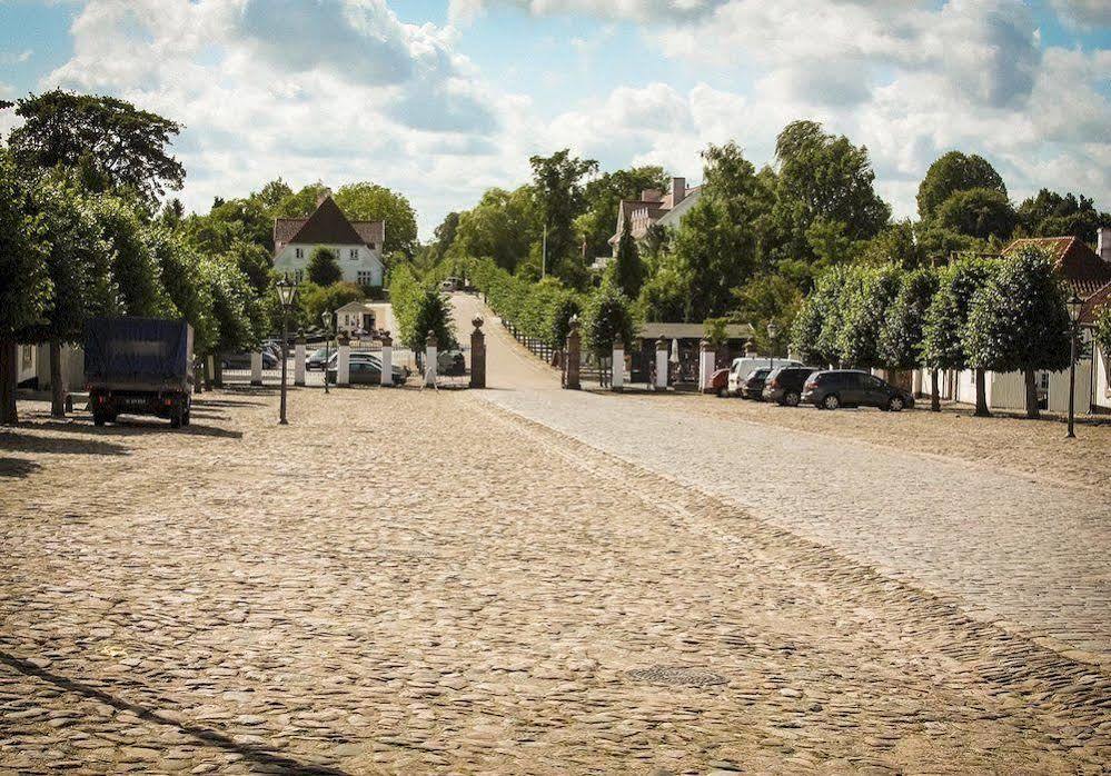 Hotel Fredensborg Store Kro Exterior photo